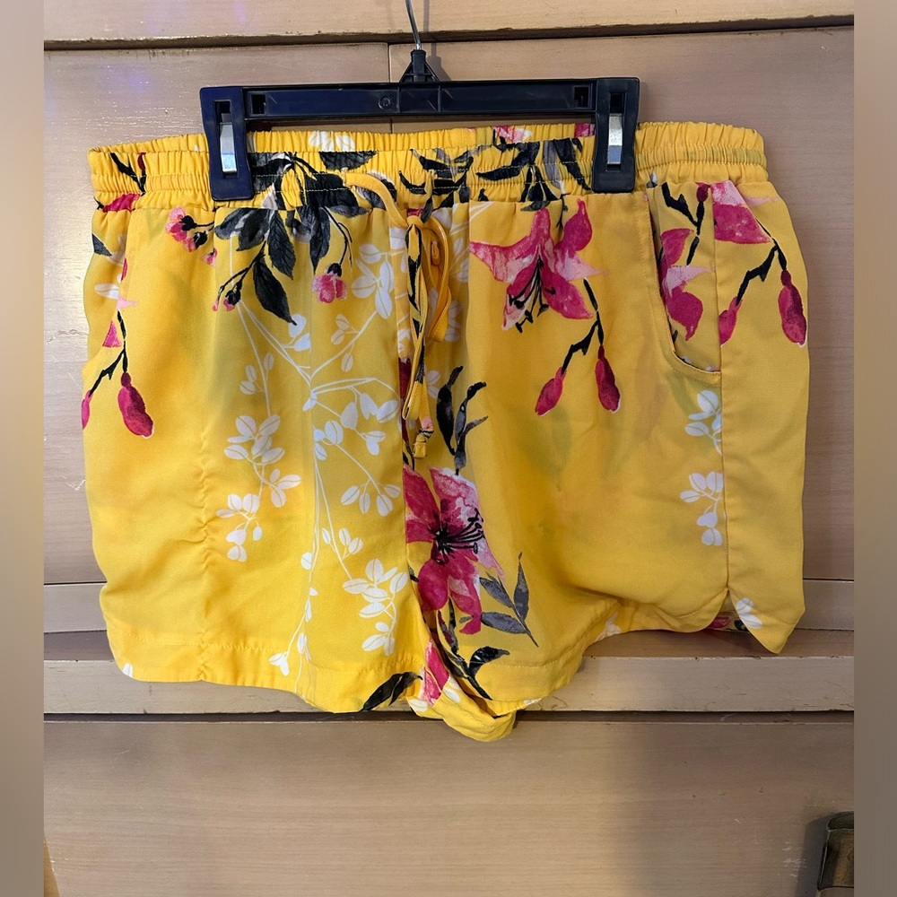 Floral Yellow Women's Shorts